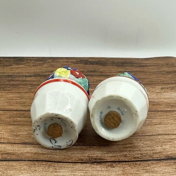 Vintage Porcelain Flower Pot Salt & Pepper Shakers made in Czechoslovakia - Picture 3 of 3